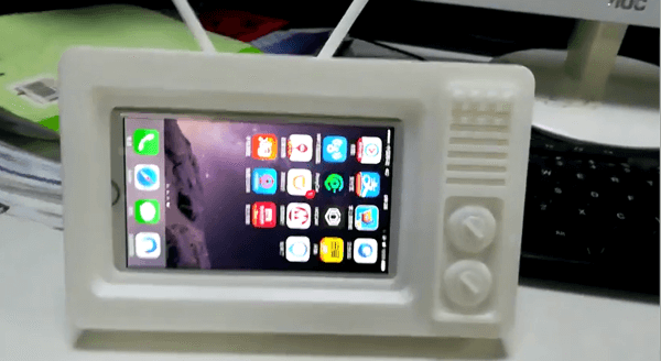一技術(shù)宅的腦洞：3D打印復(fù)古電視機(jī)竟能‘吃掉’手機(jī)！
