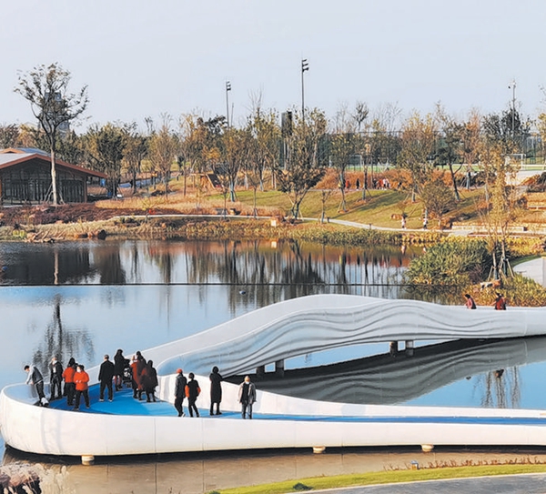 極光創(chuàng)新：成都驛馬河公園3D打印“流云橋”開放迎客